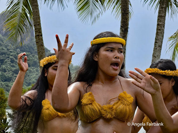 dancing girls facing