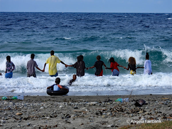 ring of people jumping waves