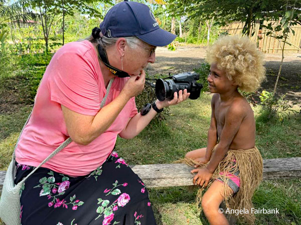 me showing Sinta her photo in my camera
