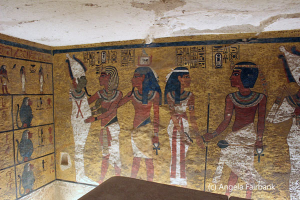 walls around Tut coffin 2